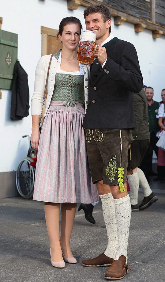 Thomas-Mueller-Oktoberfest-wife-Lisa-490651040.jpg
